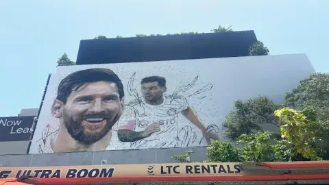 Foto de Messi sonriente en Wynwood