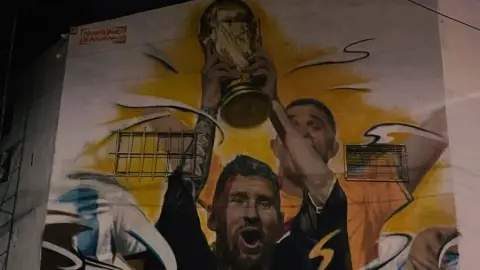 Foto de Messi levanta la Copa (Palermo)