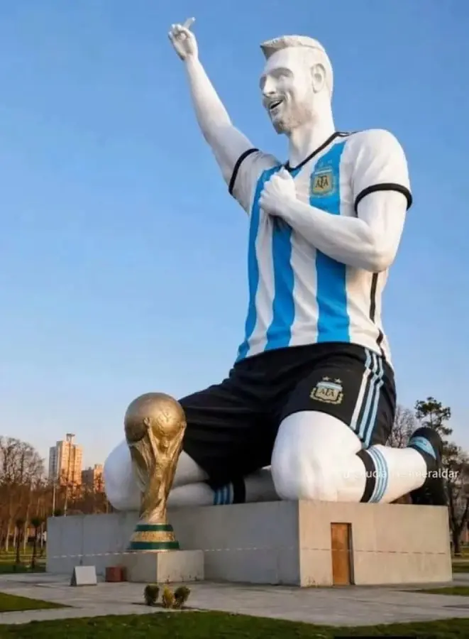 Foto de Estatua gigante de Messi (Cutral Có)